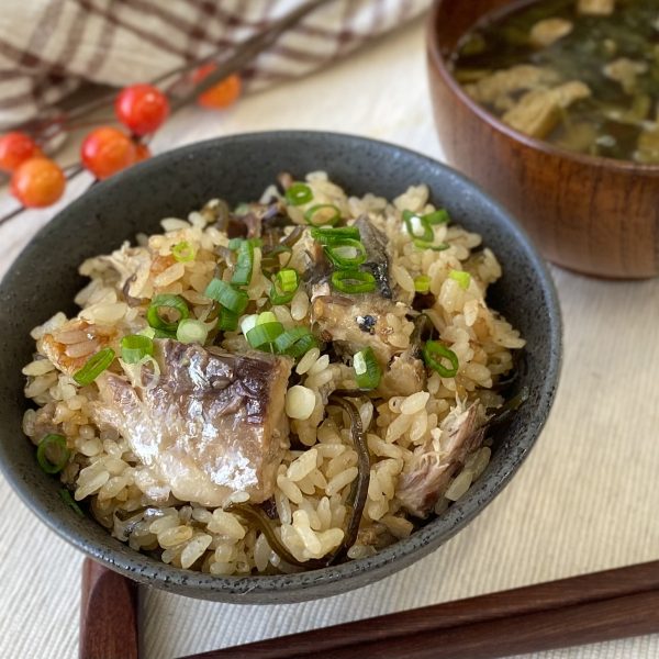 さばと塩昆布の炊き込みご飯