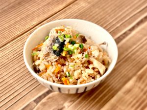 残ったお餅で簡単サバおこわ